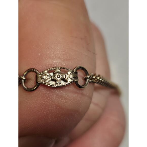 Cameo Four Picture Gold Tone Decorative Locket - Spring Loaded - Vintage - Picture 5 of 15